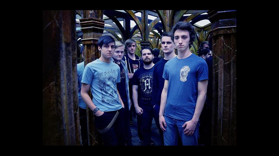 V deathcore kapele Behind the Mirror zpívá Artur Štaidl.